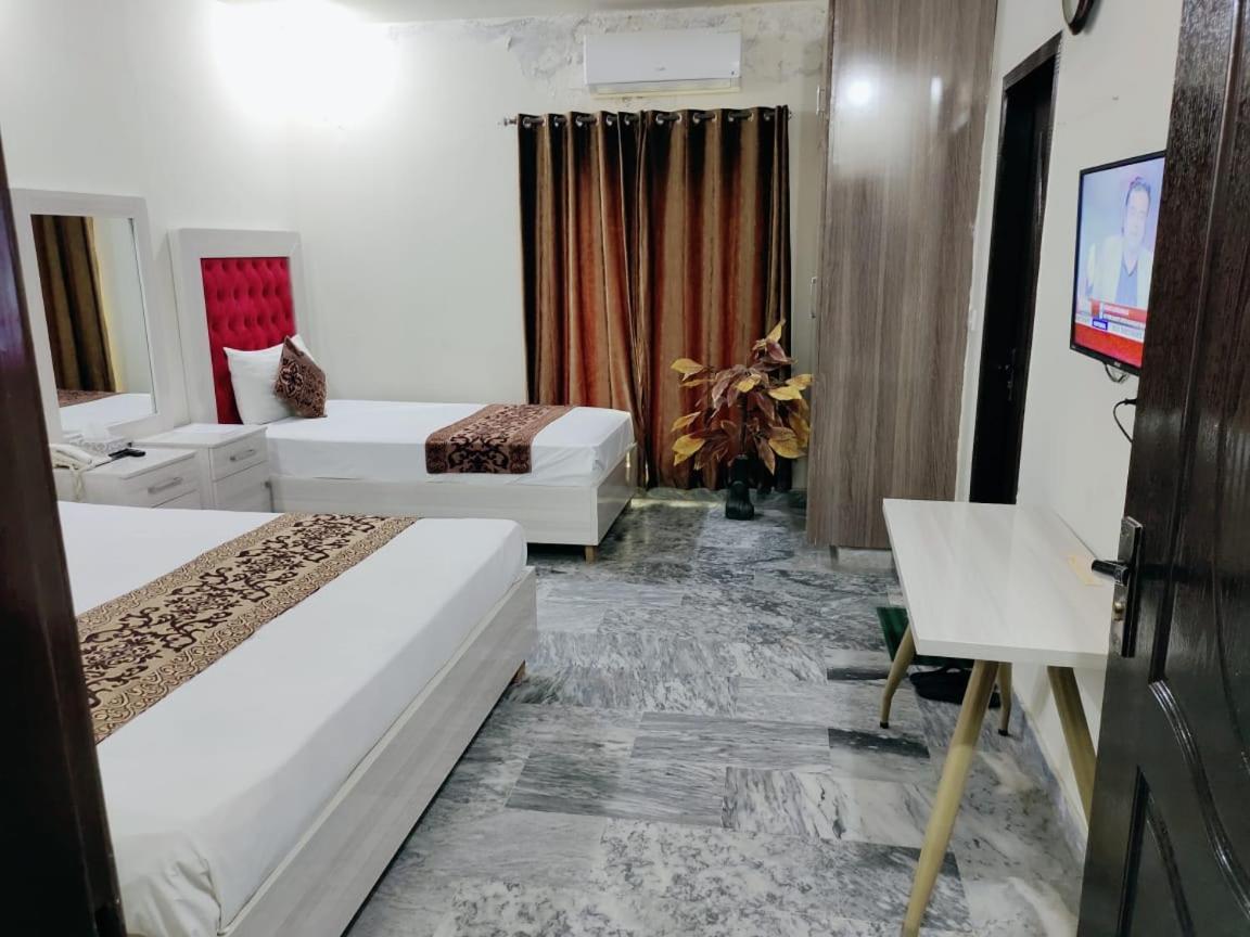 Family Hotel Lahore Exterior photo
