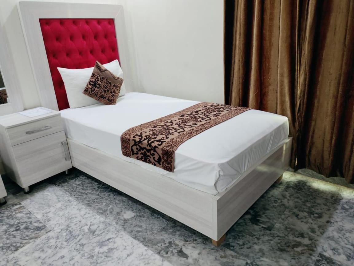 Family Hotel Lahore Exterior photo